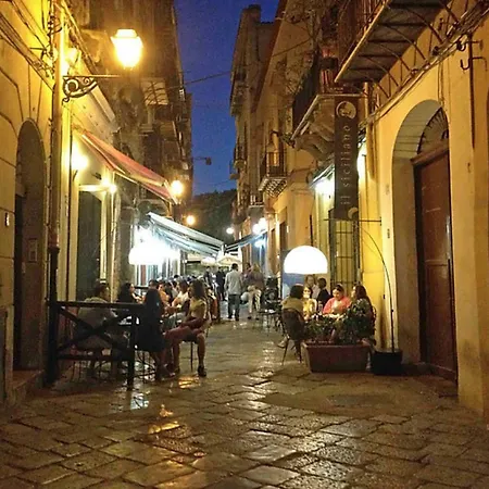 Orologio Del Massimo Apartmán Palermo